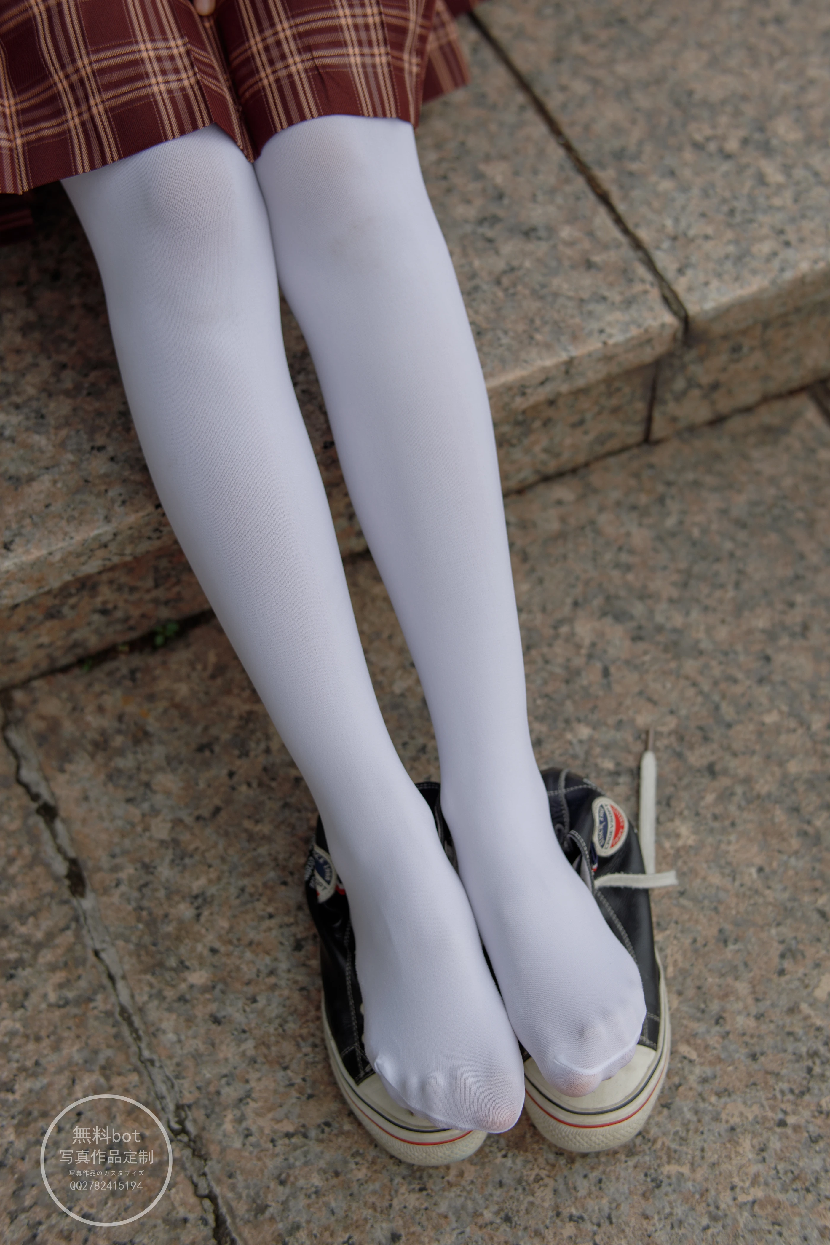 森萝财团 有料006  依依 户外白丝JK制服 [90P]插图2